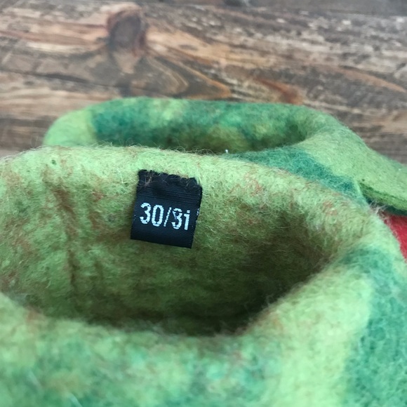 100% wool handmade kid strawberry slippers 12-12.5 - Picture 4 of 7